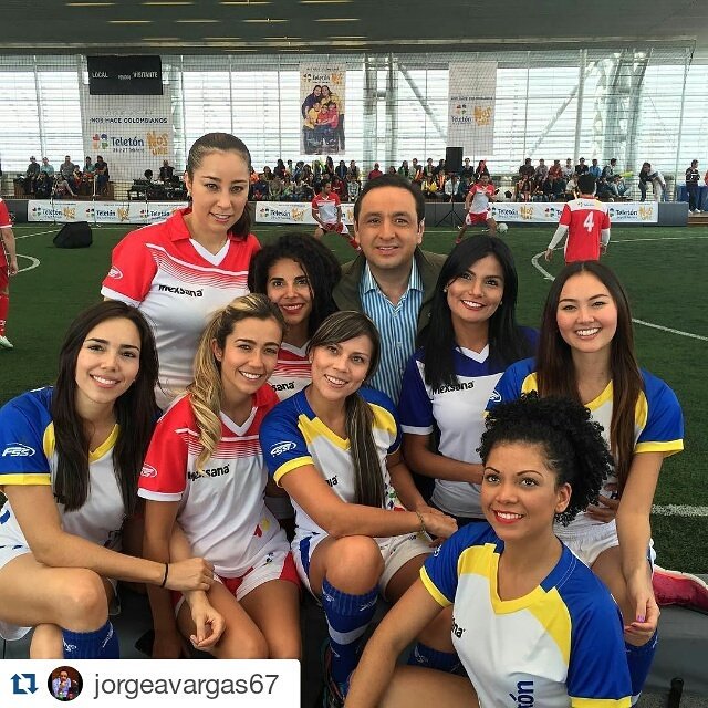YOLIANAGAMBOA's tweet photo. Otro año jugando con @artistasfutbolclub por la @TeletonColombia #TeletonNosUne #TeletonColombia2016 #ArtistasFC ⚽ https://t.co/nzMaoN1gfW