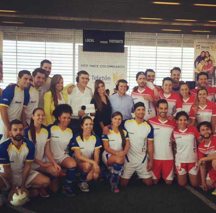 YOLIANAGAMBOA's tweet photo. Otro año jugando con @artistasfutbolclub por la @TeletonColombia #TeletonNosUne #TeletonColombia2016 #ArtistasFC ⚽ https://t.co/nzMaoN1gfW