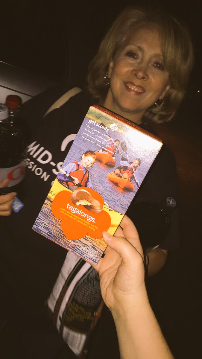 rissindahizz's tweet photo. PSA: We got Girl Scout cookies!!! @danicasmithwick https://t.co/rDL8RnfDlQ