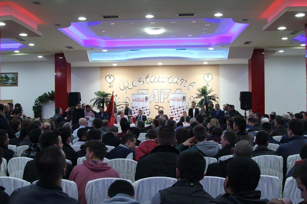 LRpdsh's tweet photo. #allianceforalbanians tonight held an #open #debate with #youth activists in #skopje. https://t.co/khUeeF6UD6