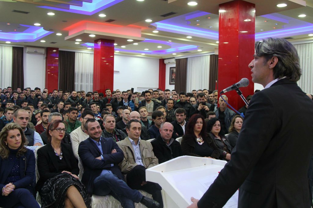 LRpdsh's tweet photo. #allianceforalbanians tonight held an #open #debate with #youth activists in #skopje. https://t.co/khUeeF6UD6
