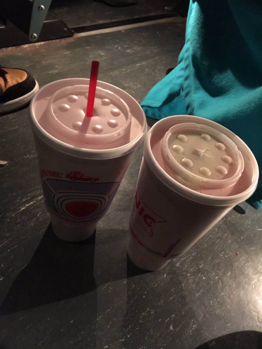 harliekennell's tweet photo. When sonic messes up and you get 88oz of pure joy for under $3 https://t.co/AhMUjeCdpF