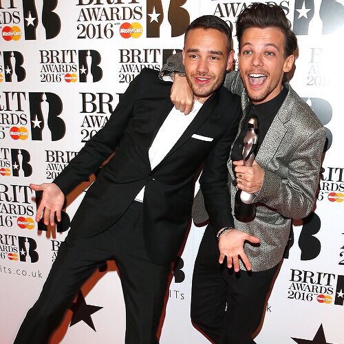 1DUpdatesDF's tweet photo. RT PARA VOTAR

#VoteDragMeDownUK #KCA https://t.co/MlLzspHwZw