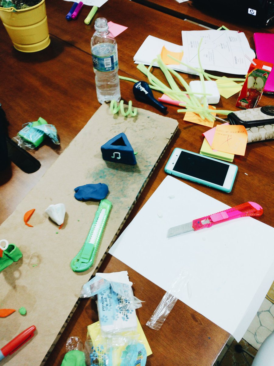 sdj_leon's tweet photo. Prototipos!! 🖌📝✒✂📐📍📎 #prototyping #sdjleon #gdj2016 #jamleon #designthinking #designservice https://t.co/F7me9fBJXo