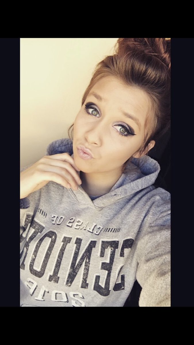 R_09_C's tweet photo. 💋 https://t.co/NohpjPmrOD