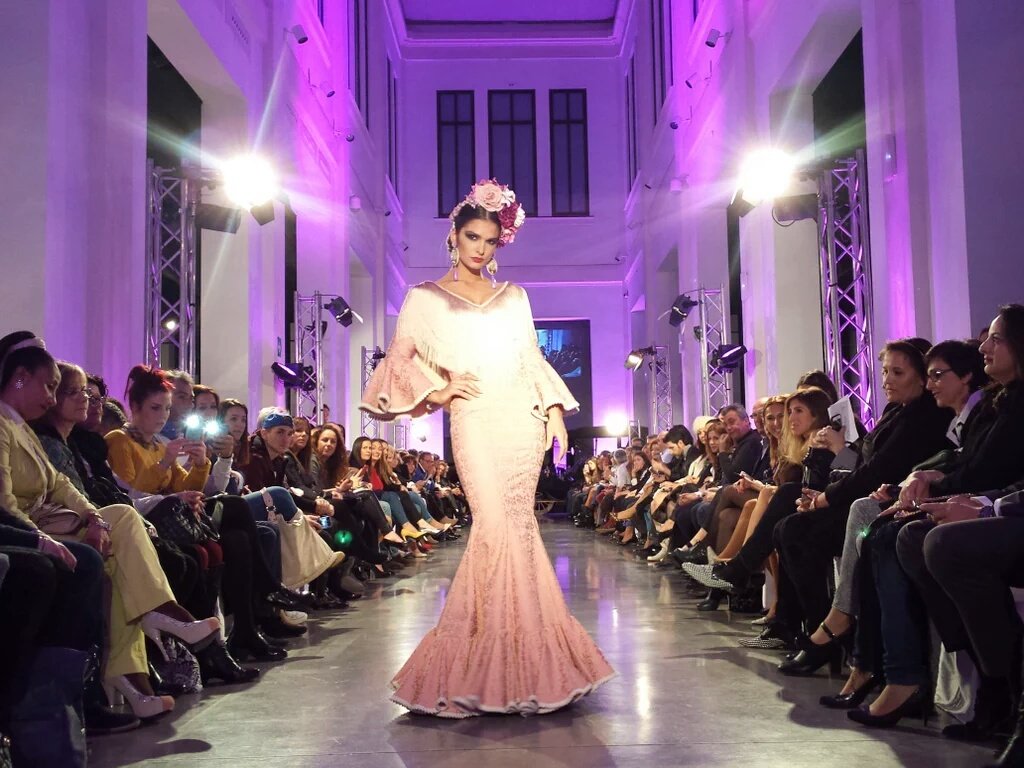 EvenCon2Tacones's tweet photo. El último desfile de hoy en @FIMAFMalaga con @FLAMENCAGOMEZ . Mañana más 😄 https://t.co/xiZqHxNUE4
