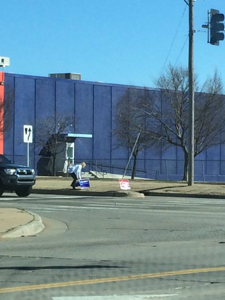 swanbolin's tweet photo. Some lady is actually putting up trump signs... Wow. https://t.co/5GJqOTZW3k