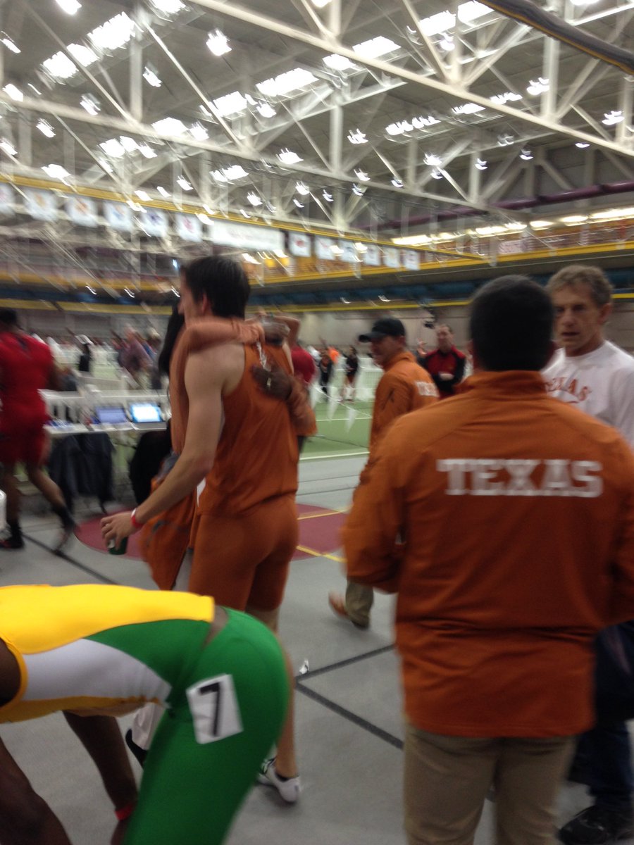 No. 2 in the WORLD this year! Zack Bilderback runs 45.27. 🔥🔥🔥 Back-to-Back #Big12TF champ. #HookEm