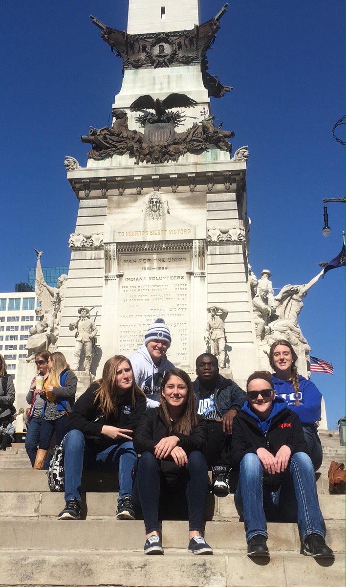 iTrackLawd's tweet photo. In downtown Indianapolis #2016NFLCombine https://t.co/vQk6WbdSRq