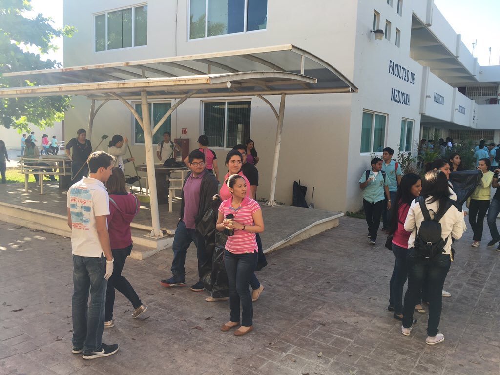 SAFM_UAC's tweet photo. Todo un éxito la brigada ambiental realizada el día de hoy en la @FacMedicUAC, gracias a todos por su participación https://t.co/AcZl5ZMf6o