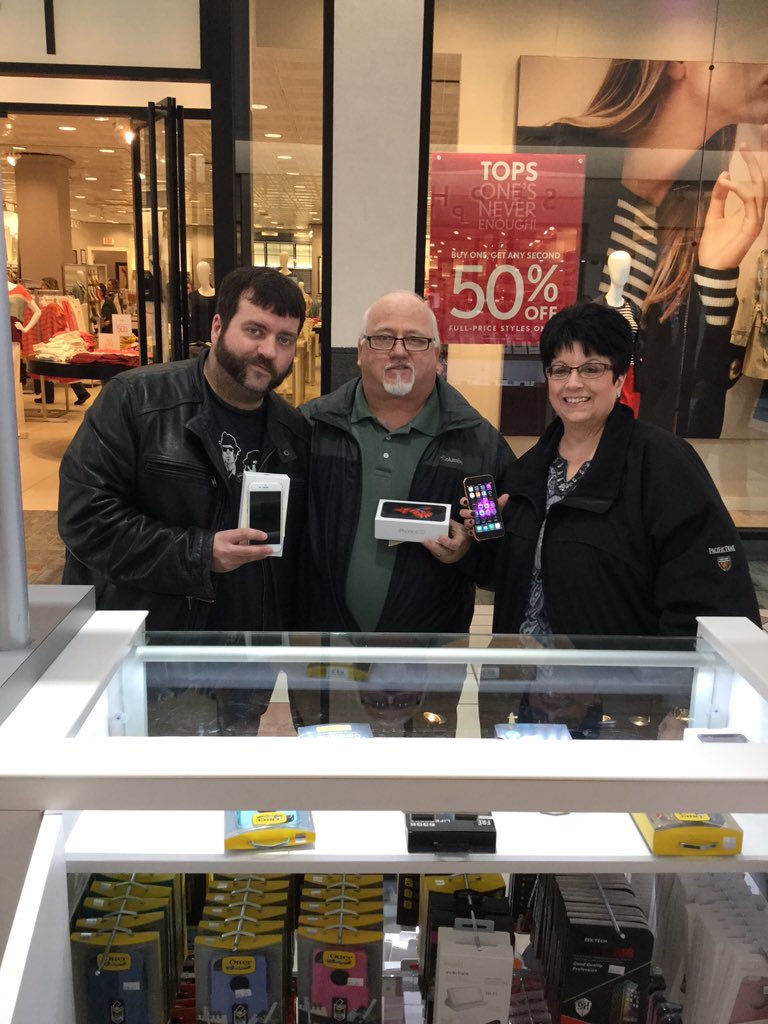 eastview_2's tweet photo. Customers was fed up with paying hundreds of dollars at att with old equipment save them tons @SprintMWLS https://t.co/jep1ohImBN