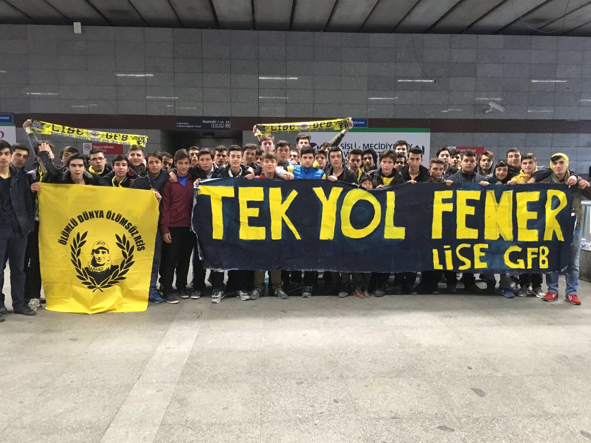 Bayan voleybol takımımızın bugün oynadığı Eczacıbaşı deplasmanında Ayazağa'daydık.