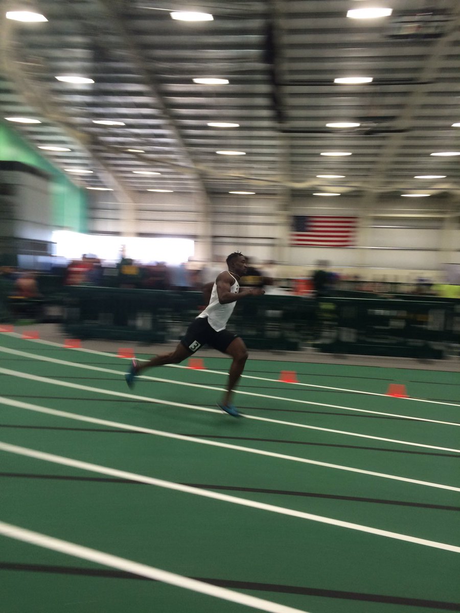 gotiffindragons's tweet photo. There's fast and then there's Joel Johnson. #DragonFast #GLIAC #ChampionshipMode https://t.co/2cnUWrQWKp
