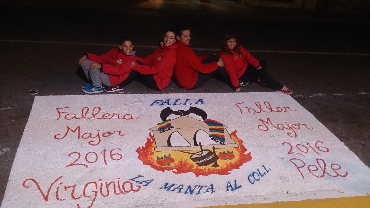 orte81's tweet photo. Cada año nos superamos pintando el escudo de la @LaMantaAlColl #calidadsuprema #Falles2016 #lamanta https://t.co/gzqob56A0e
