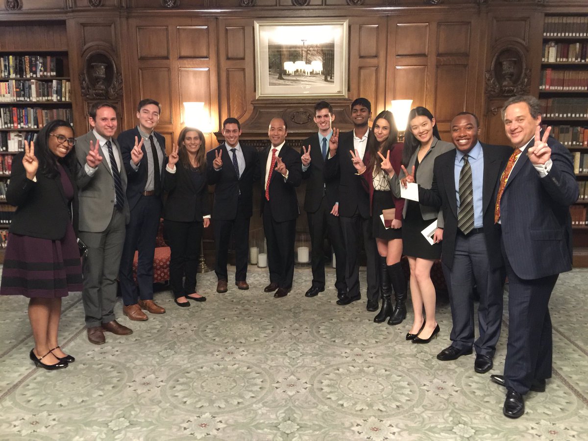 USCAlumPrez's tweet photo. And this is why we do what we do. SCuppers 2016! #FightOn @chuckmiwa @JonathanClub https://t.co/QwVXxJAbqK