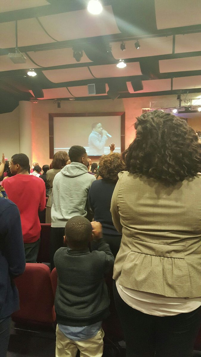 CreatebyAnnette's tweet image. Praise with Smokie Norville #Thrive @ Higherliving