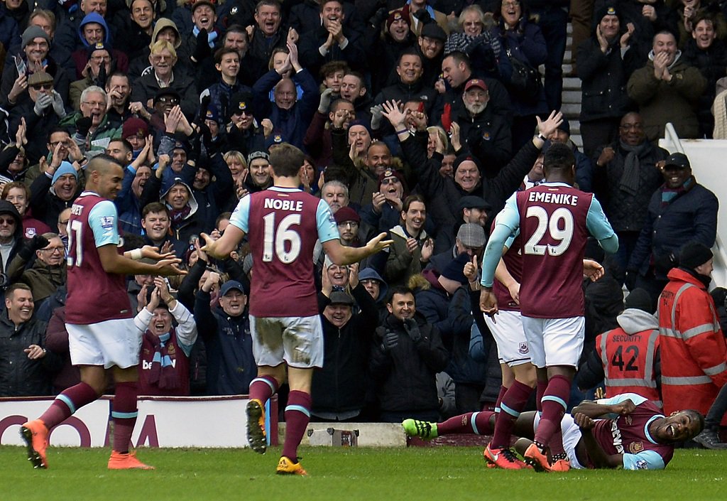 WestHam's tweet photo. That feeling when you've won and @BBCMOTD is about to start... #WHUFC https://t.co/zhXx6kq8Hd
