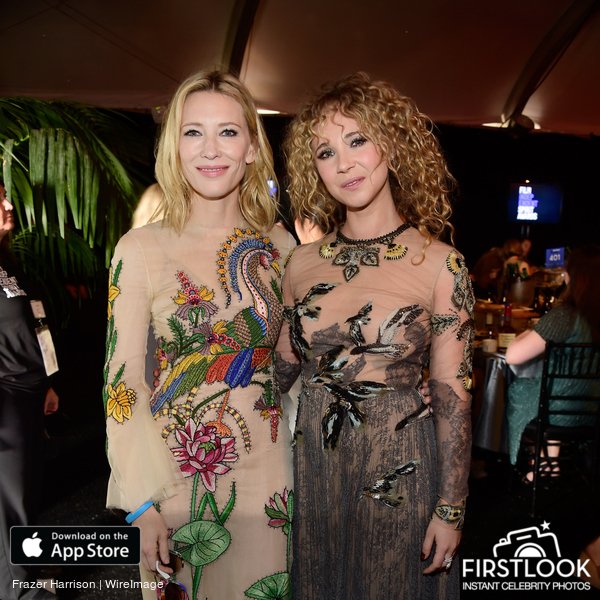 FirstLookLive's tweet image. Cate Blanchett, Juno Temple | 2016 Film Independent Spirit Awards - Inside Sponsor Shots  getfirstlook.com/photo/Q9i1oK