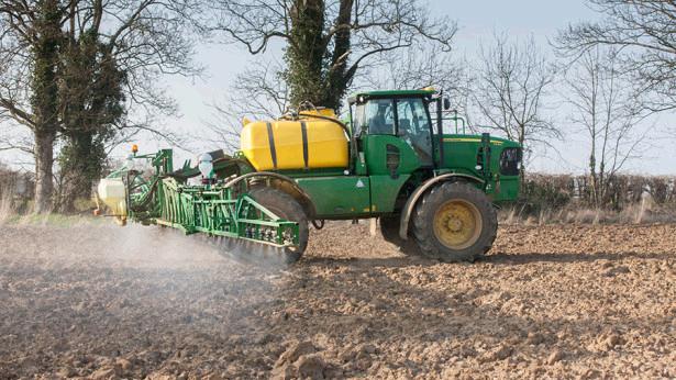 FarmersWeekly's tweet photo. Glyphosate's licence set to be renewed in #EU for 15 years https://t.co/aj11uGUzci #glyphosate #Monsanto #RoundUp https://t.co/zOLeRH00QR