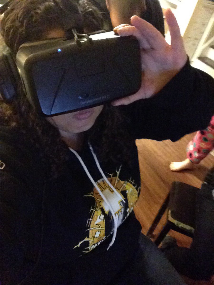 DoNTshOOtGiRLSx's tweet photo. Trying out @oculus_rift ... That ending though 🙃 #IThinkIMightPUKE so awesome! https://t.co/AdDfTyhALi