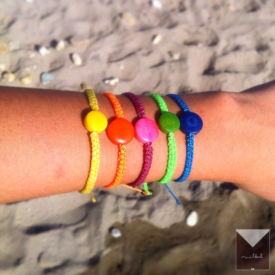 MildredMenendez's tweet photo. Pick your favorite color😉
#neon #beach #bracelets #macrame #surf #happiness #boho #friendship #hipster #colors #love https://t.co/snVS0esZu3
