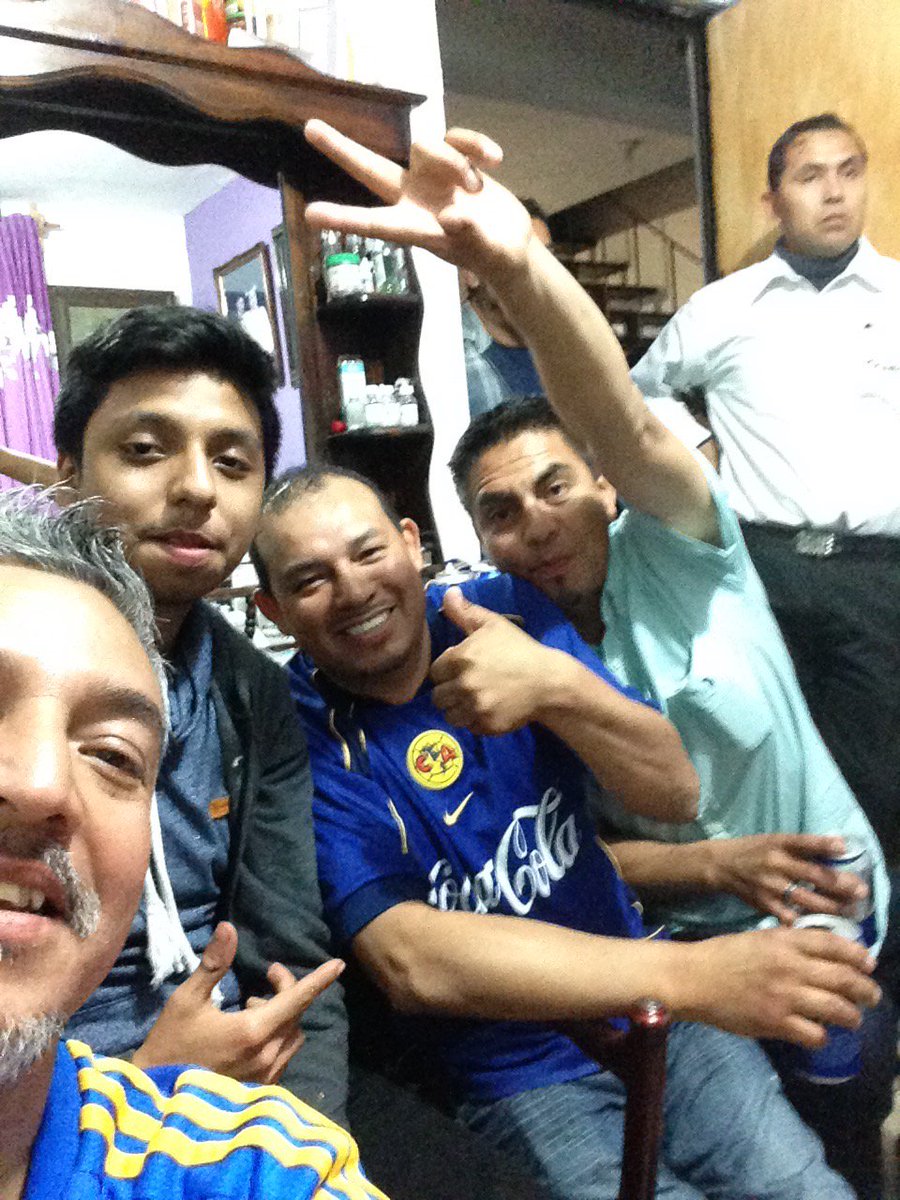 fuantos_mario's tweet photo. Familia Cardona y colados https://t.co/NC8XsQgHwN
