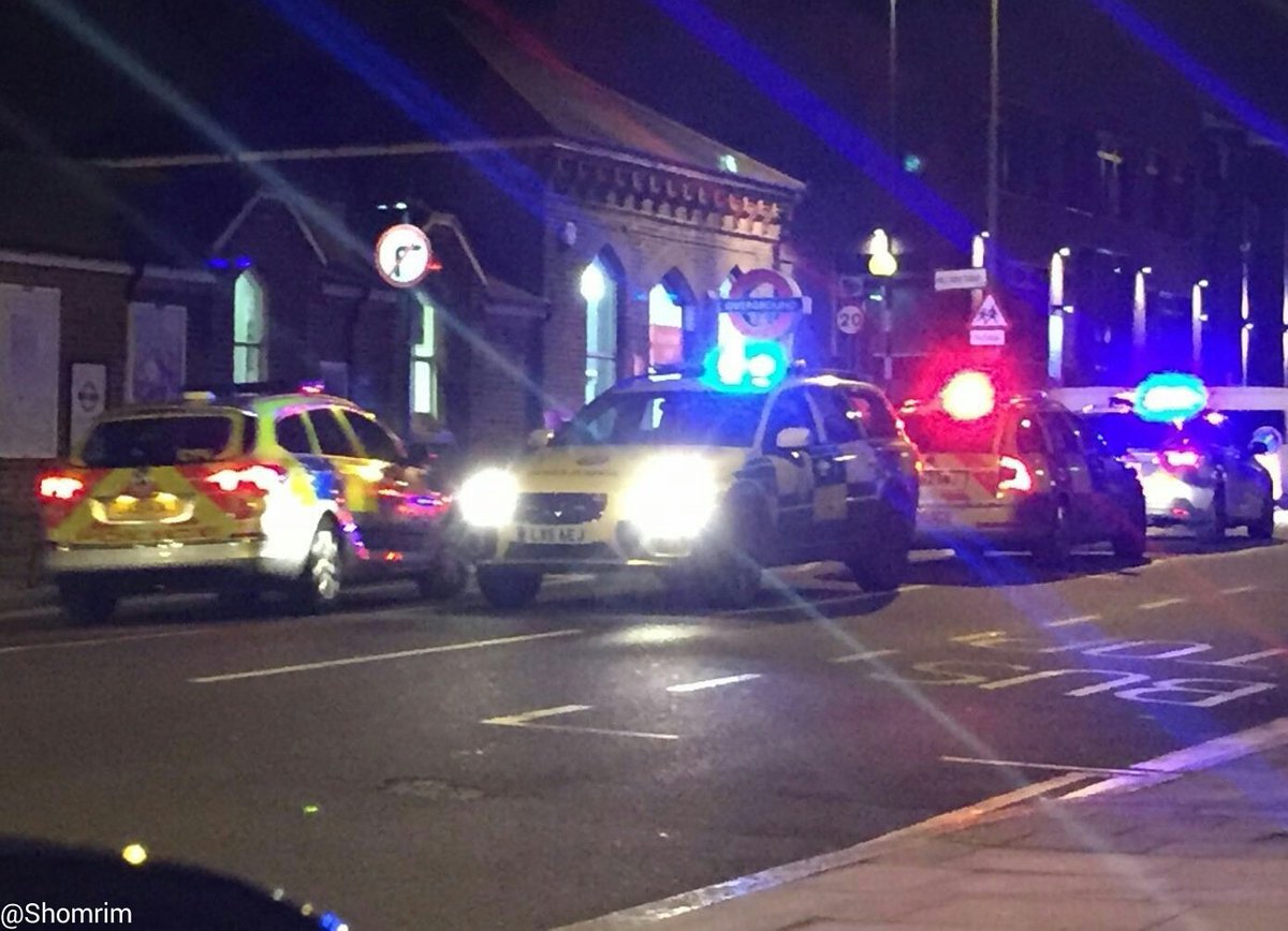 Shomrim's tweet image. #Shomrim stopped a fight on Amhurst Park #N16. 2 males arrested by @MPSHackney #ResponseE. @LAS_JRU treating patient