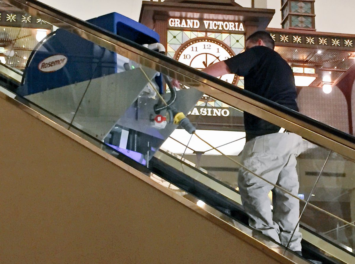 RosemorOfficial's tweet photo. #Rotomac #ET15B #Chicago #USA #cleanescalators https://t.co/445myYnbjq