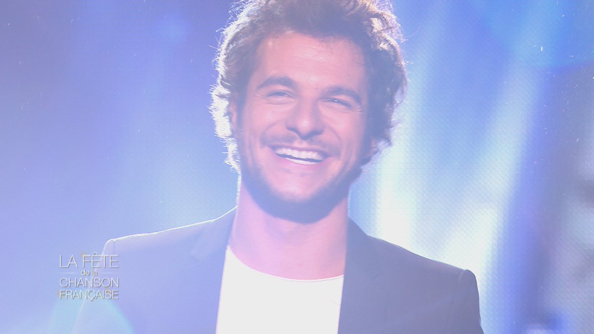 FCFofficiel's tweet photo. .@Amir_Off cloture l’émission en beauté et en sourire ! #FCF https://t.co/Wb38AE643B