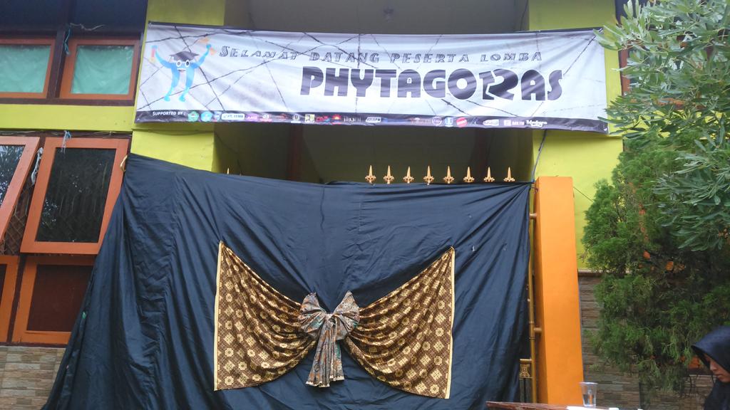 osissmansapmk's tweet photo. Temukan kejutan di dalamnya😊 #BTWPHYTAGORAS2016 https://t.co/wFKhcsRSkS