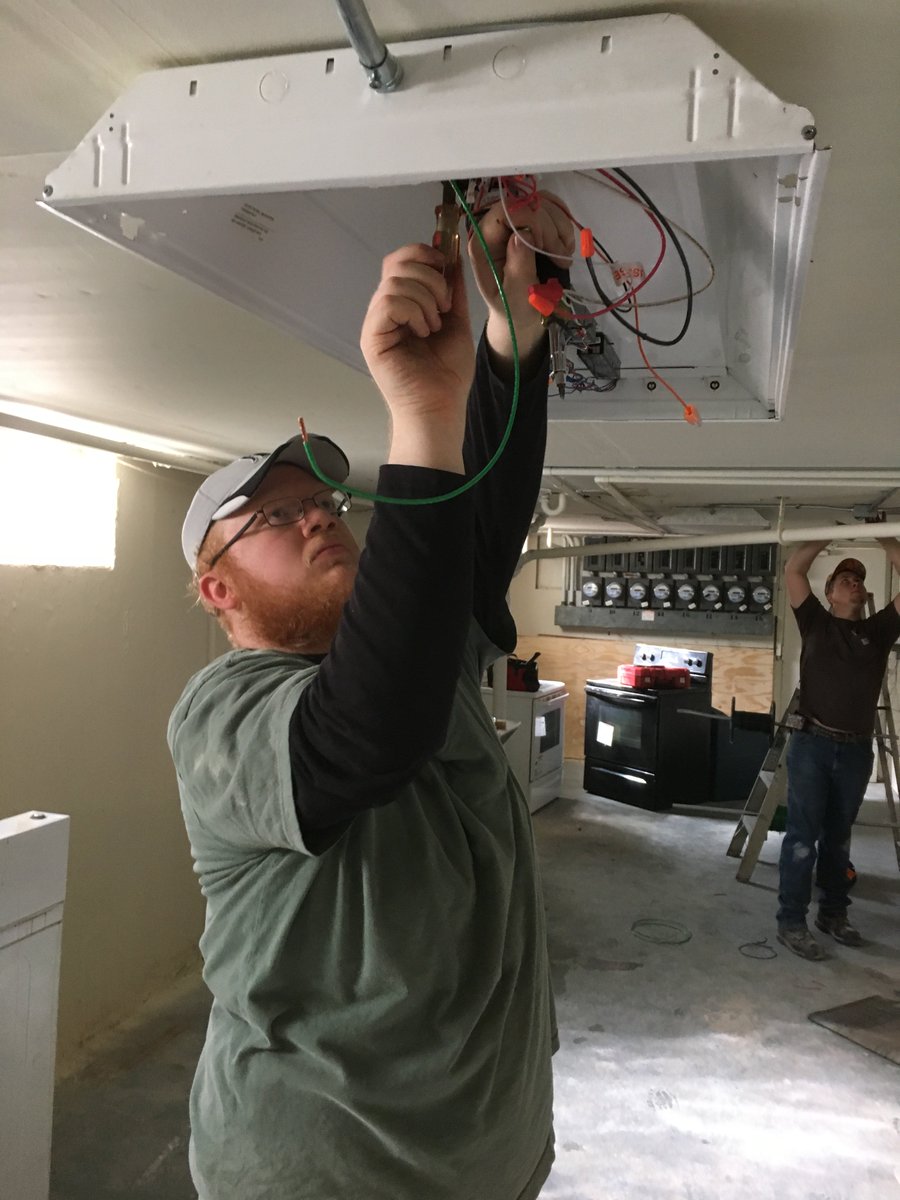 #IBEW <a href="/58_ibew/">IBEW Local 58</a> 58 Community Service lending a hand to American Veterans.