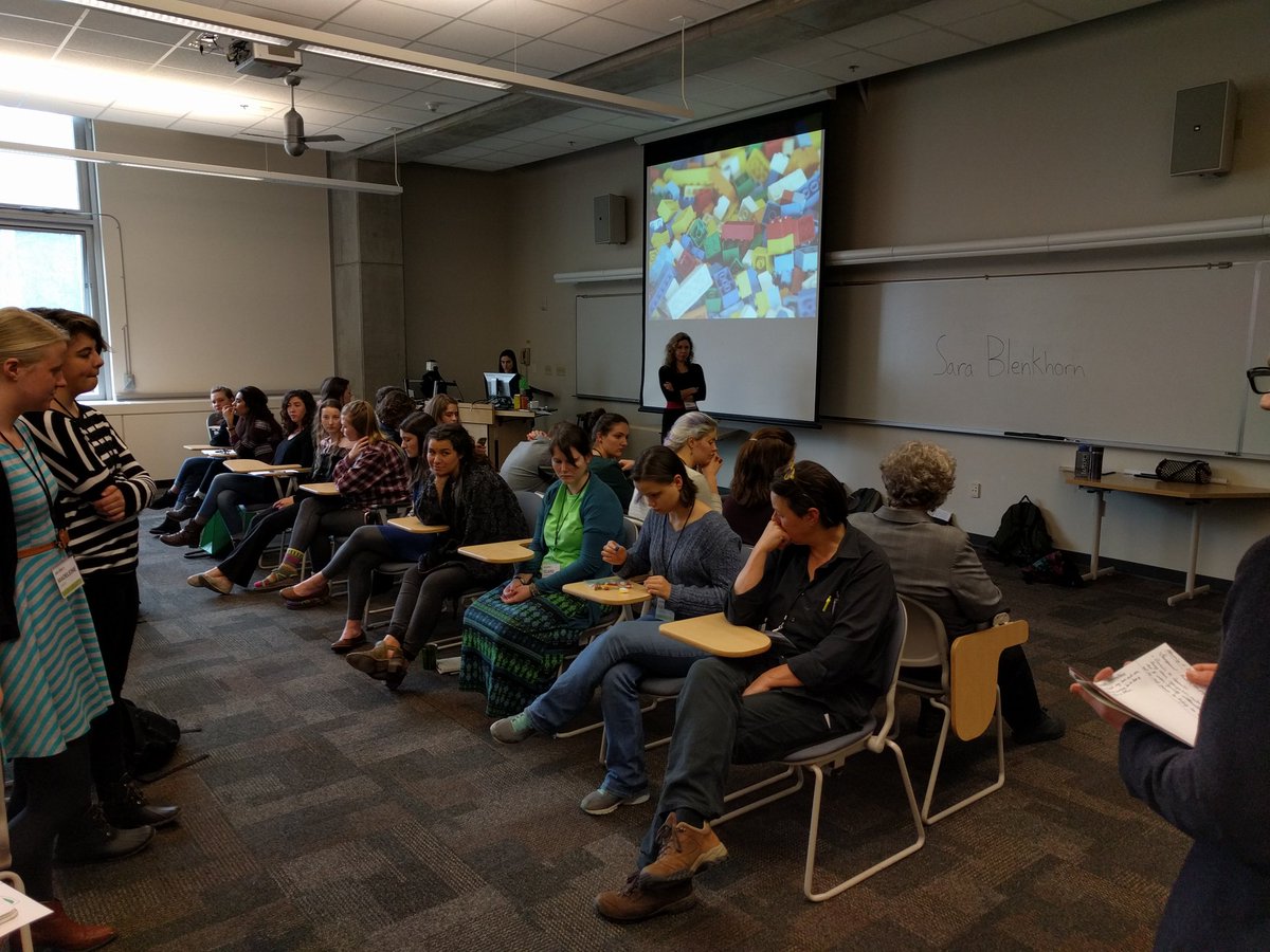 LocalImpactNW's tweet image. Can two groups assemble the same #lego structure? Awesome #teamwork &amp;amp; #communication exercise with @sarablenkhorn