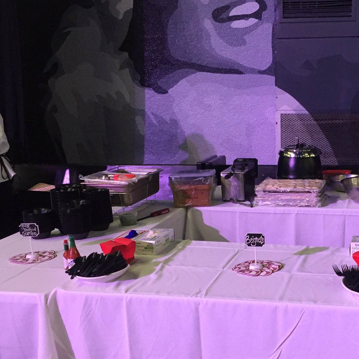 FIVEchattanooga's tweet photo. Set up and ready to WOW the HullaBOWLoo tonight at Track 29!! @chattfoodbank @track_29 #eatFIVE #OMGuptownshrimp https://t.co/cBf3IZYBdV