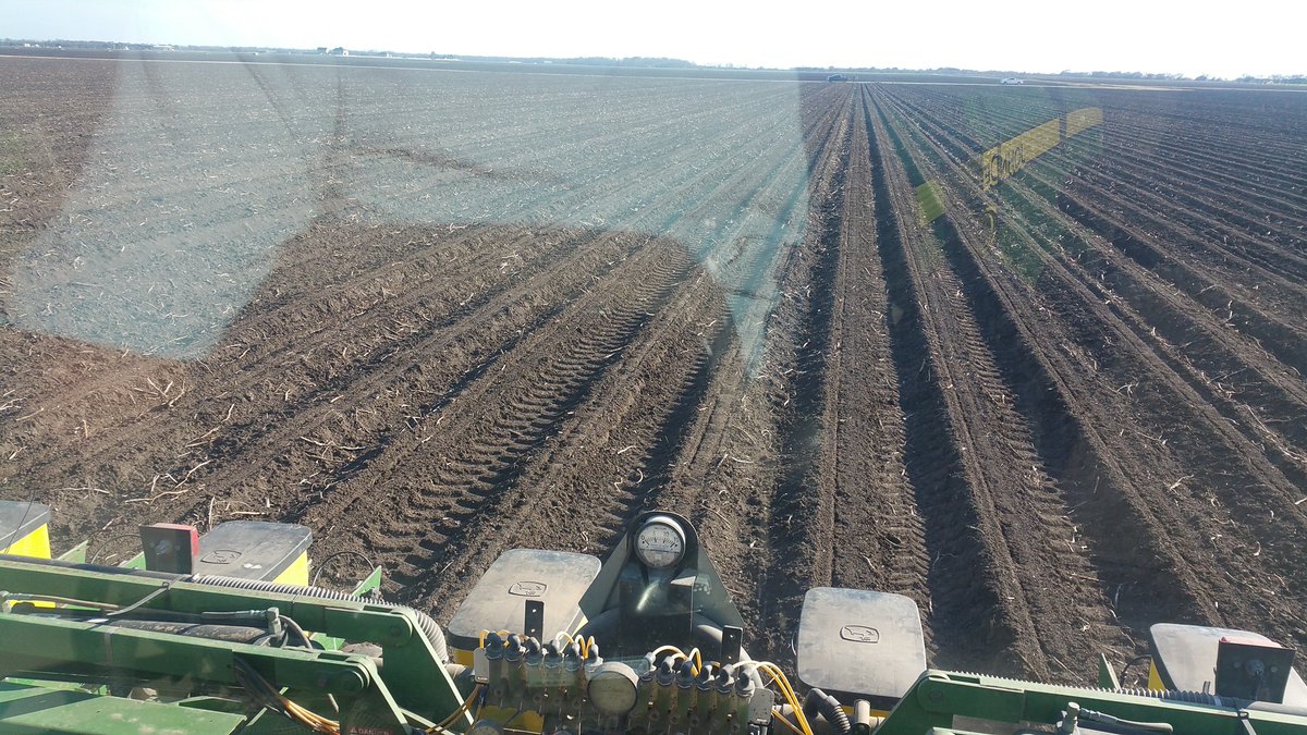 soilhealthguy's tweet photo. Planting corn in South TX near El Campo. #TerraOne #soilhealth I've got good customers!!!!! https://t.co/qnRPeVbmUd