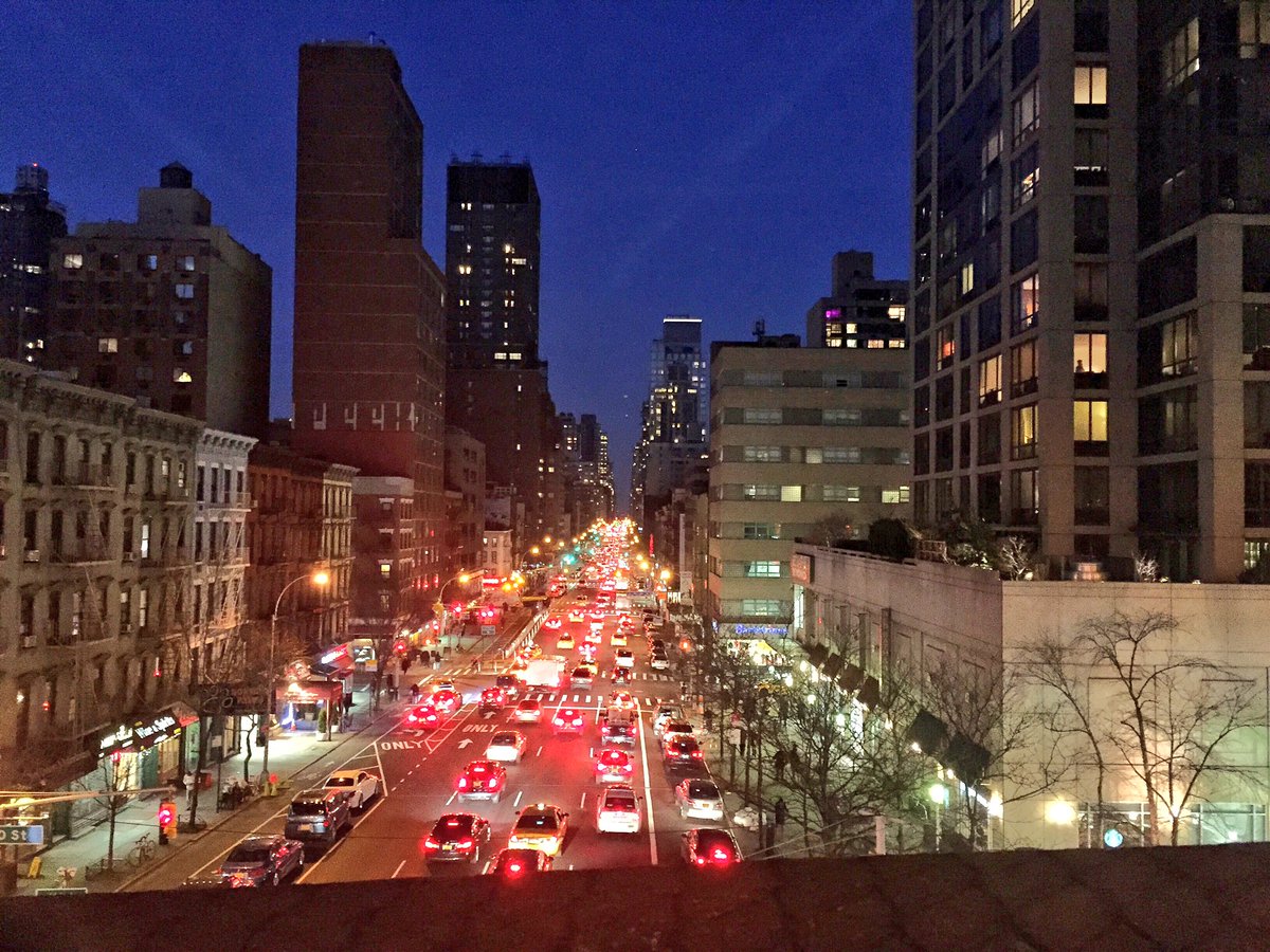 Mirch_7's tweet photo. "@gigi_nyc: #Bluehour traffic from Queensboro Bridge #NYC #Bridge14 https://t.co/ddnbquyxTj"