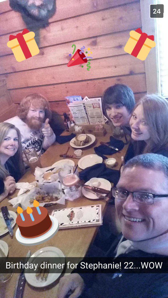72cutewizard's tweet photo. Stephanie's birthday dinner! 🎉🍰❤️🎂🎈 https://t.co/AQveAVGrOz