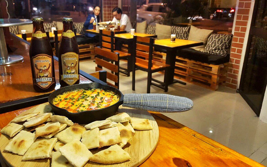 WickedPizzaEC's tweet photo. Disfruta hoy de un delicioso #BuffaloChickenDip y acompañalo con una #CervezaArtesanal 🍺 https://t.co/vjiz28s1ty