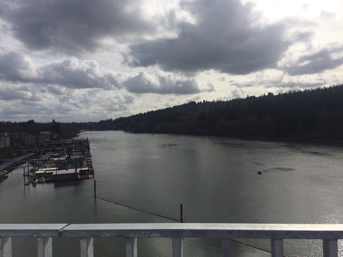 MariahHudsonpdx's tweet photo. 3 runs 1 hike and a bridge a crossing in 24: #pdxrunner #sunbreaks https://t.co/uoZmUUPEAX