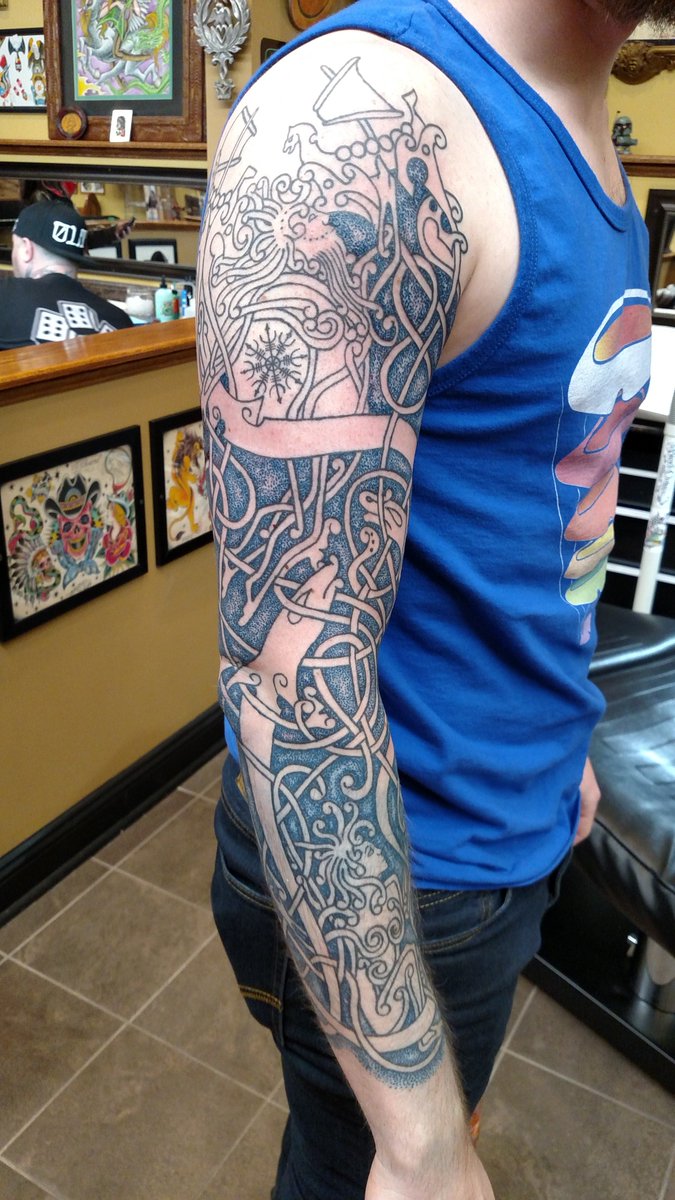 Aegiir's tweet photo. Almost done with my sleeve. #tattoo #norse #futuremangaming #visortanktop https://t.co/vq01QixUhg