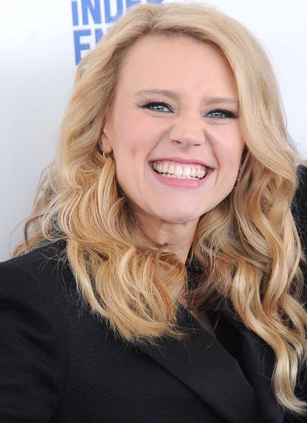 mckinnonupdates's tweet photo. Kate McKinnon at the 2016 Film Independent Spirit Awards 💖💖 https://t.co/2pPH8ica4f