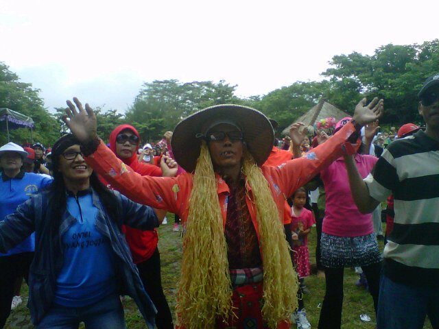 Yang aneh waktu senam di Pavajo pagi tadi..