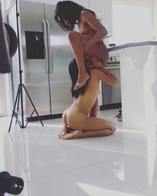 I love seeing a @NiaNixonx  on her knees eating my pussy https://t.co/DVqthdUt7w