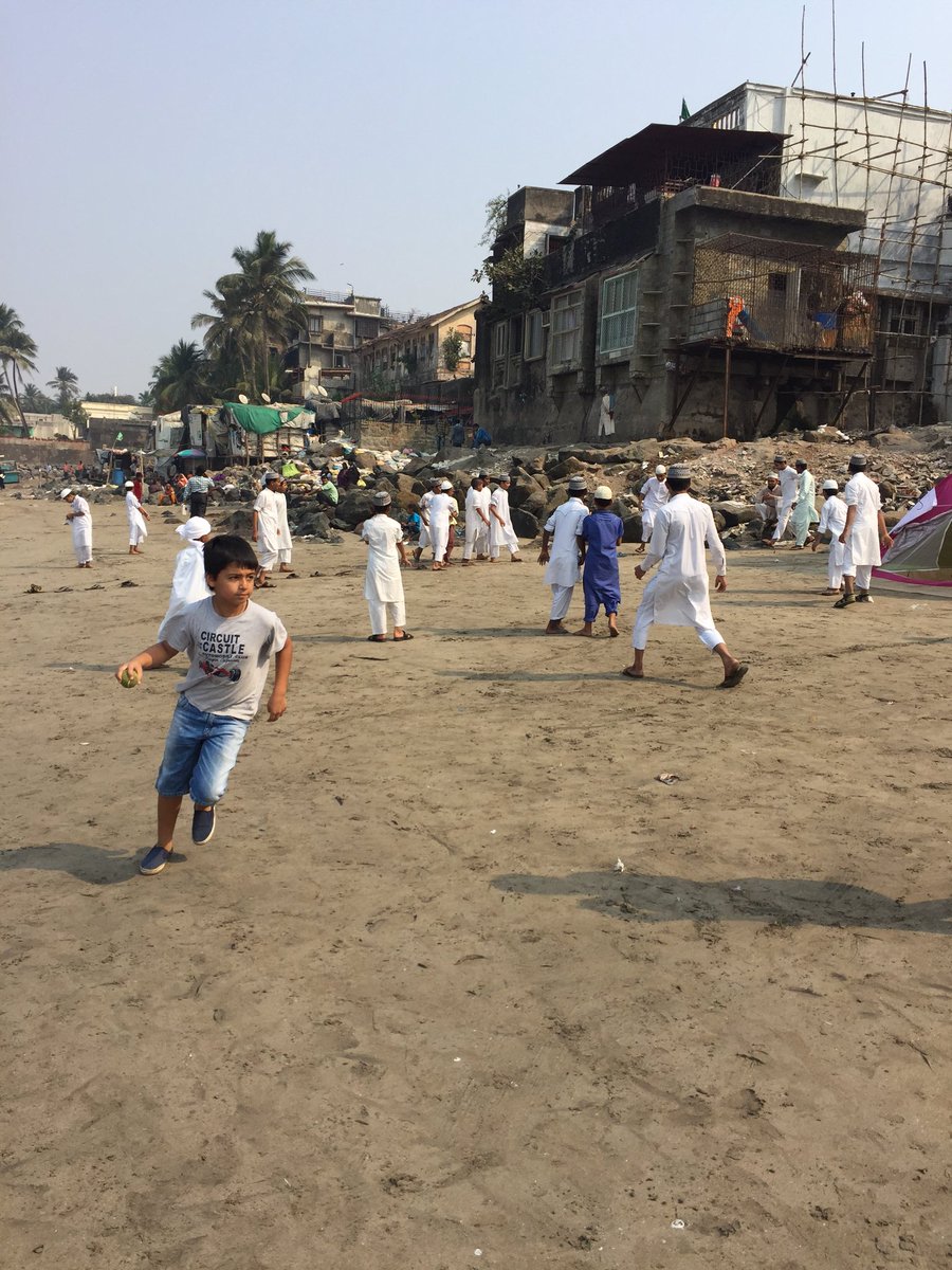 neenakulkarni's tweet photo. #CleanMahimBeach drive 4! Hard and regular work has paid off! https://t.co/xukfomZujs