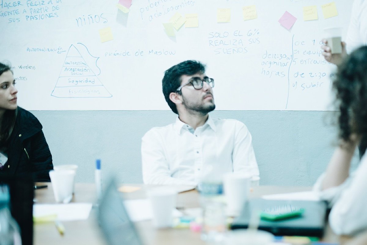 sdj_leon's tweet photo. Getting feedback! #gsj2016 #sdjleon #designthinking #servicejam #design #feedback https://t.co/QYZNpfD5tb