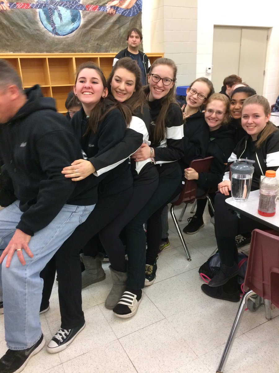 gvp2k4ever's tweet photo. GVP super chair #somanybutts #SHOWDAY https://t.co/ZtXwl1G1Ei