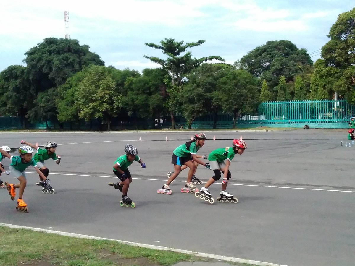 Latihan Sepatu Roda Club <a href="/MICYogyakarta/">Mataram Inline Skate</a>