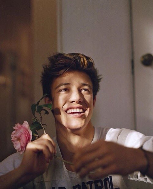 thousanbadtimez's tweet photo. se cameron dallas existe graças a deus pq ele existe #askmagcult https://t.co/NuUaRrmqml