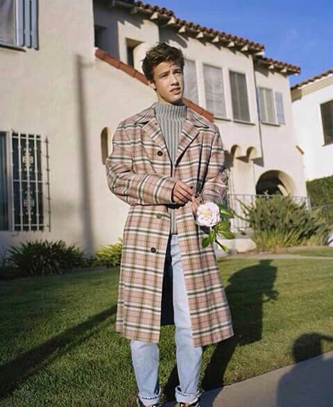 thousanbadtimez's tweet photo. se cameron dallas existe graças a deus pq ele existe #askmagcult https://t.co/NuUaRrmqml