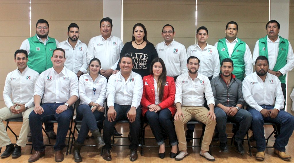RicardoMCorral's tweet photo. Agradezco @AnavelFernandez por acompañarnos a la reunion con dirigentes Mpales @MexicoAvanzaDgo  @CDE_PRI_Durango https://t.co/y6yuHNNbtJ