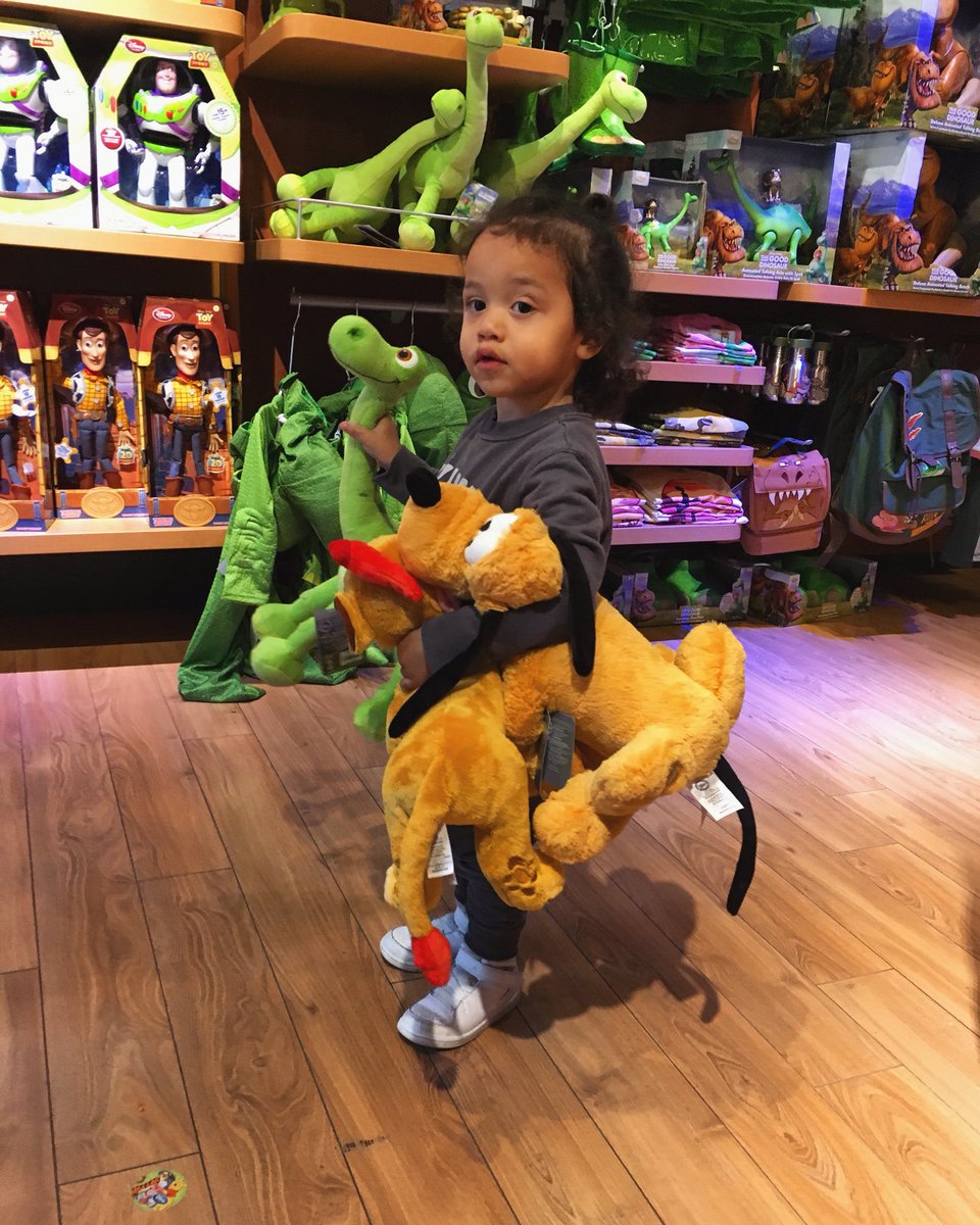 KaitlynWatkins_'s tweet photo. I'll just take these 5 things mom... #Disney #DisneyStore #HowDoISayNo? https://t.co/vzmWctP8cp